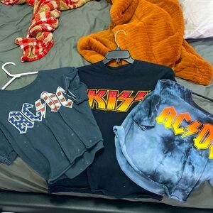 3 band tees size xs and s. ALL FOR 18💸